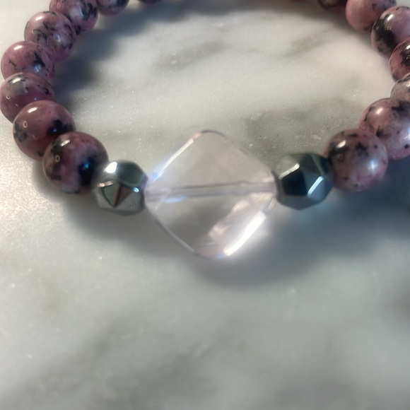 Rhodonite & rose quartz crystal with silver hematite bracelet - Picture 3 of 5